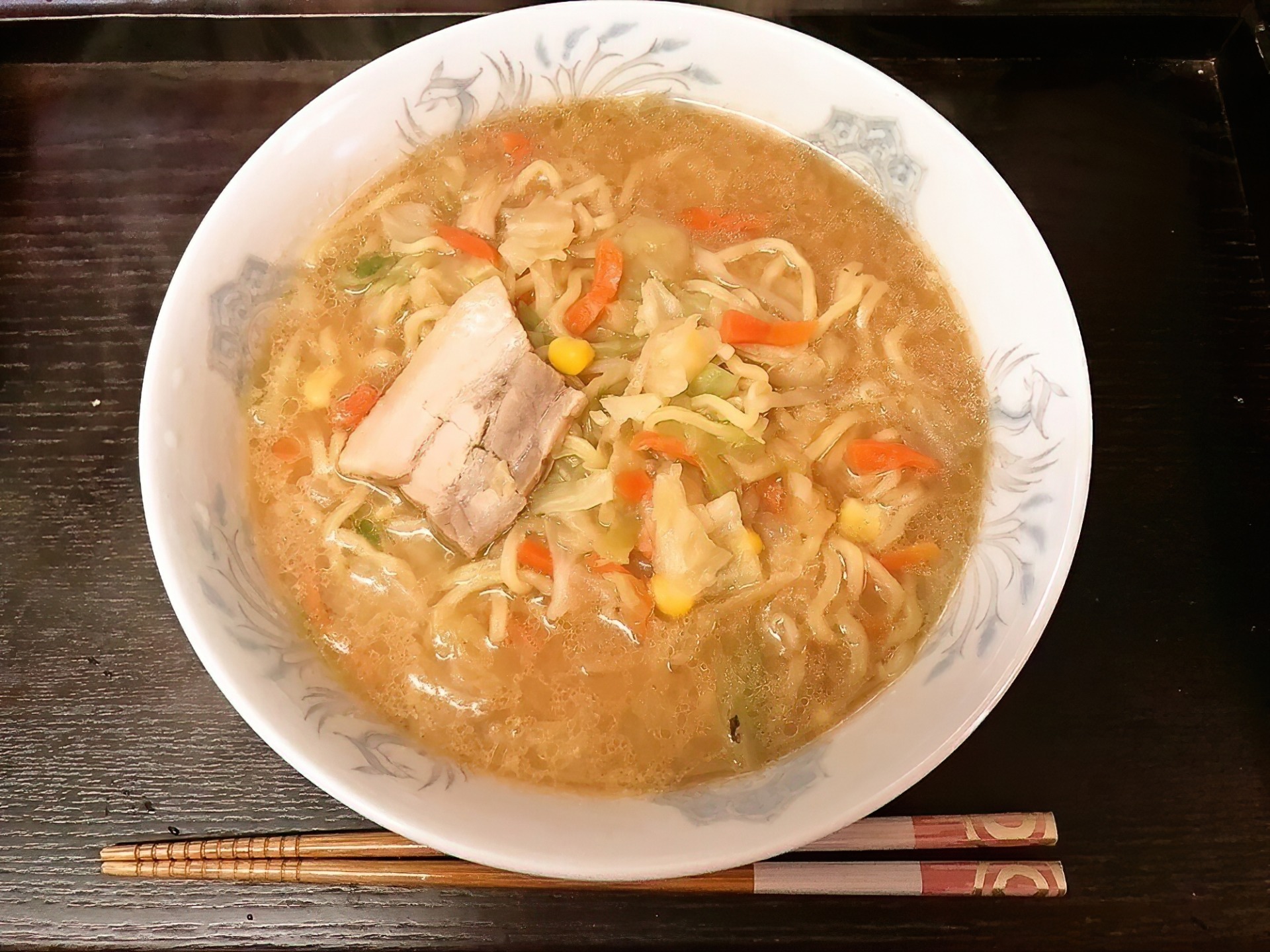 ラーメンを盛り付けたところ